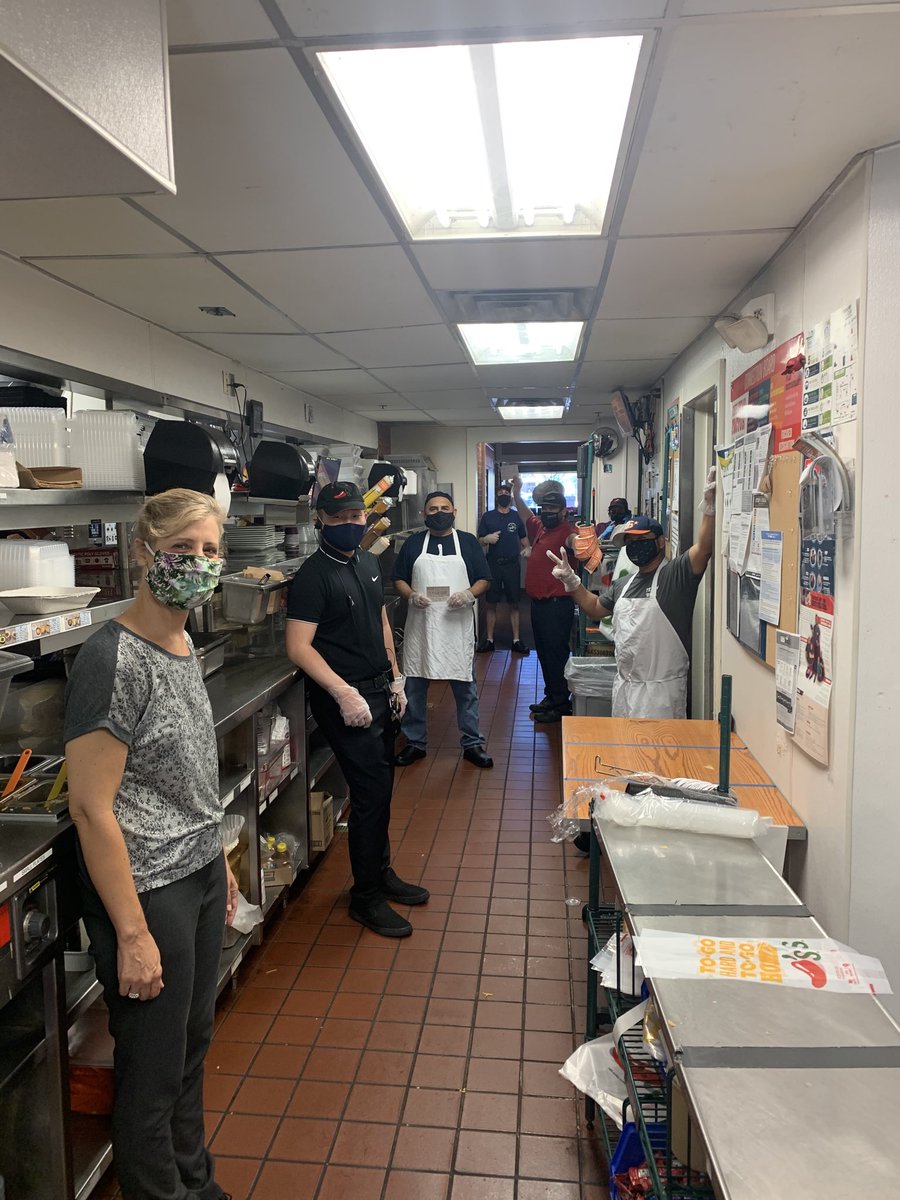 EdPowers_SD's tweet photo. Team Irvine ensuring a great To Go experience for their guest! Great job AJ! 
#15% GWAP https://t.co/dE2yQpzM3v