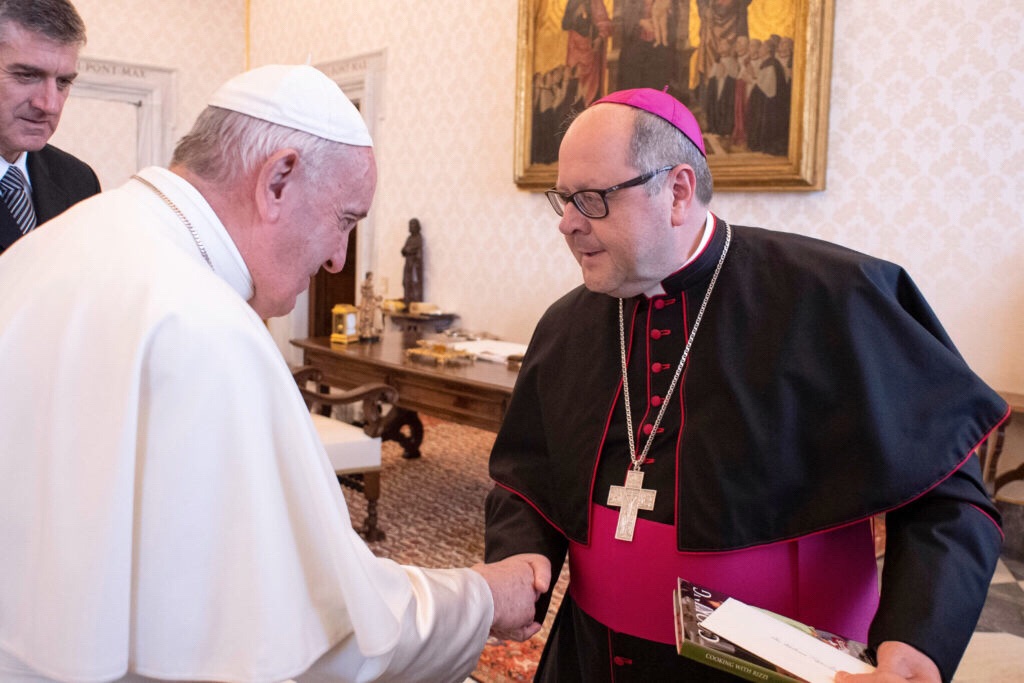 “Mr Magoo” Meets the Rock Hall – per Whispers ops, Pope set to name Greensburg’s +Ed Malesic (bit.ly/30dEuNw ), soon 60, as 12th bishop of Cleveland’s 700,000 Catholics at Roman Noon Thursday; move comes less than 6 months from +Nelson’s homecoming to Philadelphia.