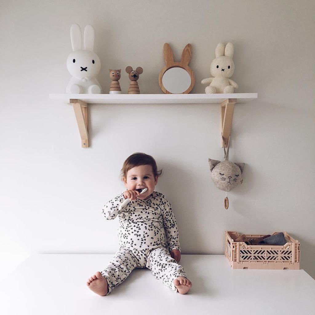 jacknjill's tweet image. "As soon as we enter the bathroom she points to her toothbrush and says "tatje" (tooth) and if we put the brush away after three times toothpaste it's drama!" Repost via @jacknjillkids.id
#kidsteeth #babyteeth #firstteeth #newmum #baby #smilemore #happykids #parenting