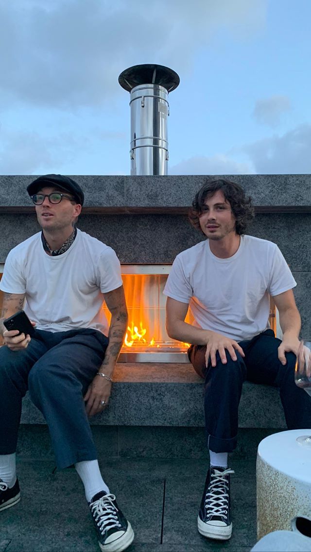 DailyLerman's tweet photo. .@LoganLerman junto su amigo Andrew (via analuisacorrigan en sus historias de IG) https://t.co/8viVOlEQHZ