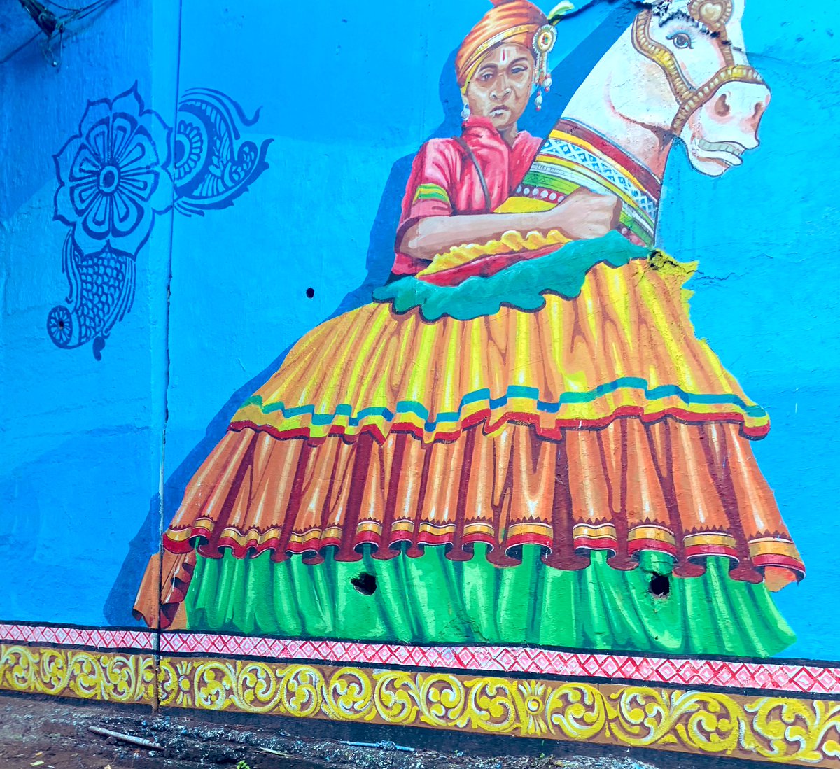 PriyankaPP19's tweet photo. Sometimes before I just retweet our cuttack CMC page where it purely describe the culture of Odisha in wall paint at every bridge.
WHILE passing through the jobra lower bridge I also captured some excellent paint done by our Great Wall painters. https://t.co/zOgkKaBrQH
