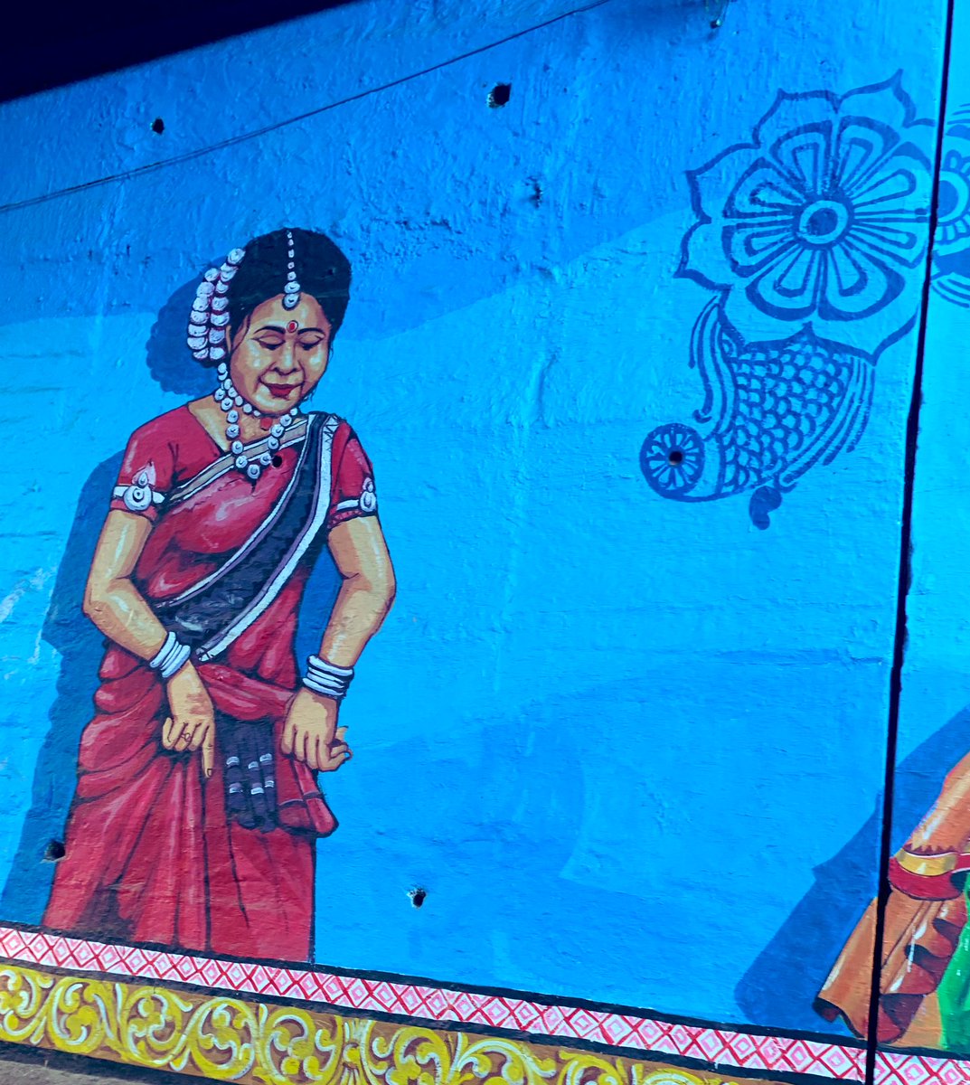 PriyankaPP19's tweet photo. Sometimes before I just retweet our cuttack CMC page where it purely describe the culture of Odisha in wall paint at every bridge.
WHILE passing through the jobra lower bridge I also captured some excellent paint done by our Great Wall painters. https://t.co/zOgkKaBrQH