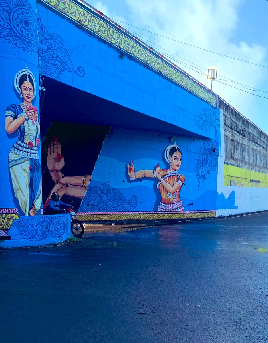 PriyankaPP19's tweet photo. Sometimes before I just retweet our cuttack CMC page where it purely describe the culture of Odisha in wall paint at every bridge.
WHILE passing through the jobra lower bridge I also captured some excellent paint done by our Great Wall painters. https://t.co/zOgkKaBrQH