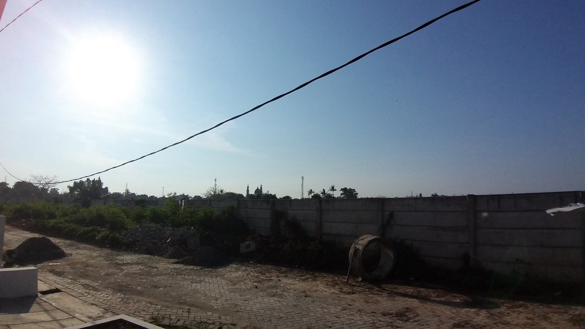 inddra_setiawan's tweet photo. @pln_123 Mohon dibantu PLN kab tangerang pasar kemis ..kabel listrik yg trllu pendek bisa membahayakan warga perumahan mohon agar diperbaiki installasi kabel nya...klo dilihat spertinya kurang tiang listrik 1 lagi terima kasih https://t.co/hmTcfLhXyX