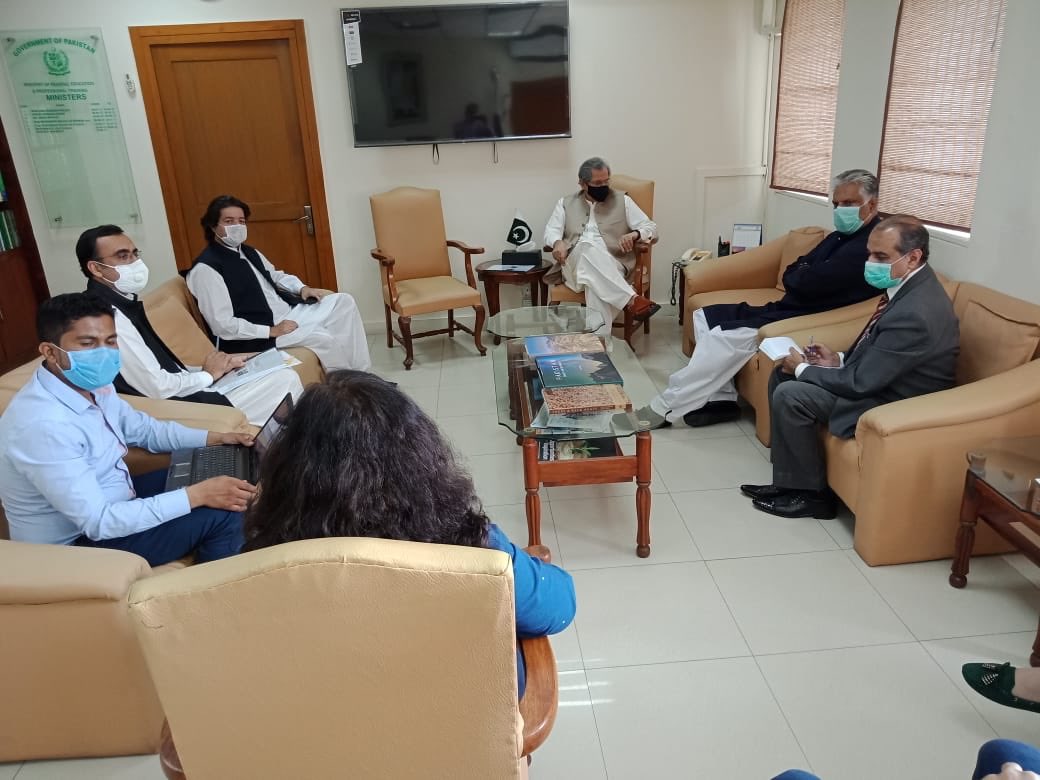 head_smu's tweet photo. In a meeting with Federal Minister Education @Shafqat_Mahmood along with @punjab_tevta Chairperson @AliSalmanPTI , ED @NavttcP @DrNKhanpk to discuss the integration of technology in education. https://t.co/tqr2chZDcU