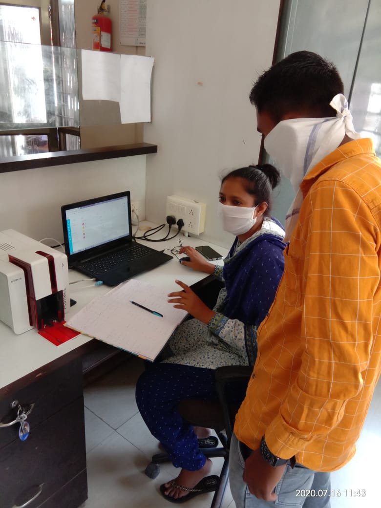 CscMayur's tweet photo. #cscgrameenestore 
#CSCDiwas 
@dintya15 
@CSCGujarat 
@CSCegov_ 
@csc_spm
@CSCSPMVISHAL
@jazan_sengupta

CSC VLE Vinaben Solanki Patan district has achieved top transected WOMAN VLE in Gujarat. https://t.co/XK84ajuZdI