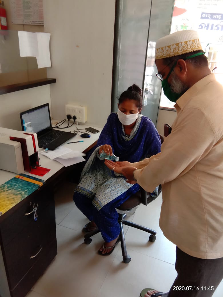 CscMayur's tweet photo. #cscgrameenestore 
#CSCDiwas 
@dintya15 
@CSCGujarat 
@CSCegov_ 
@csc_spm
@CSCSPMVISHAL
@jazan_sengupta

CSC VLE Vinaben Solanki Patan district has achieved top transected WOMAN VLE in Gujarat. https://t.co/XK84ajuZdI