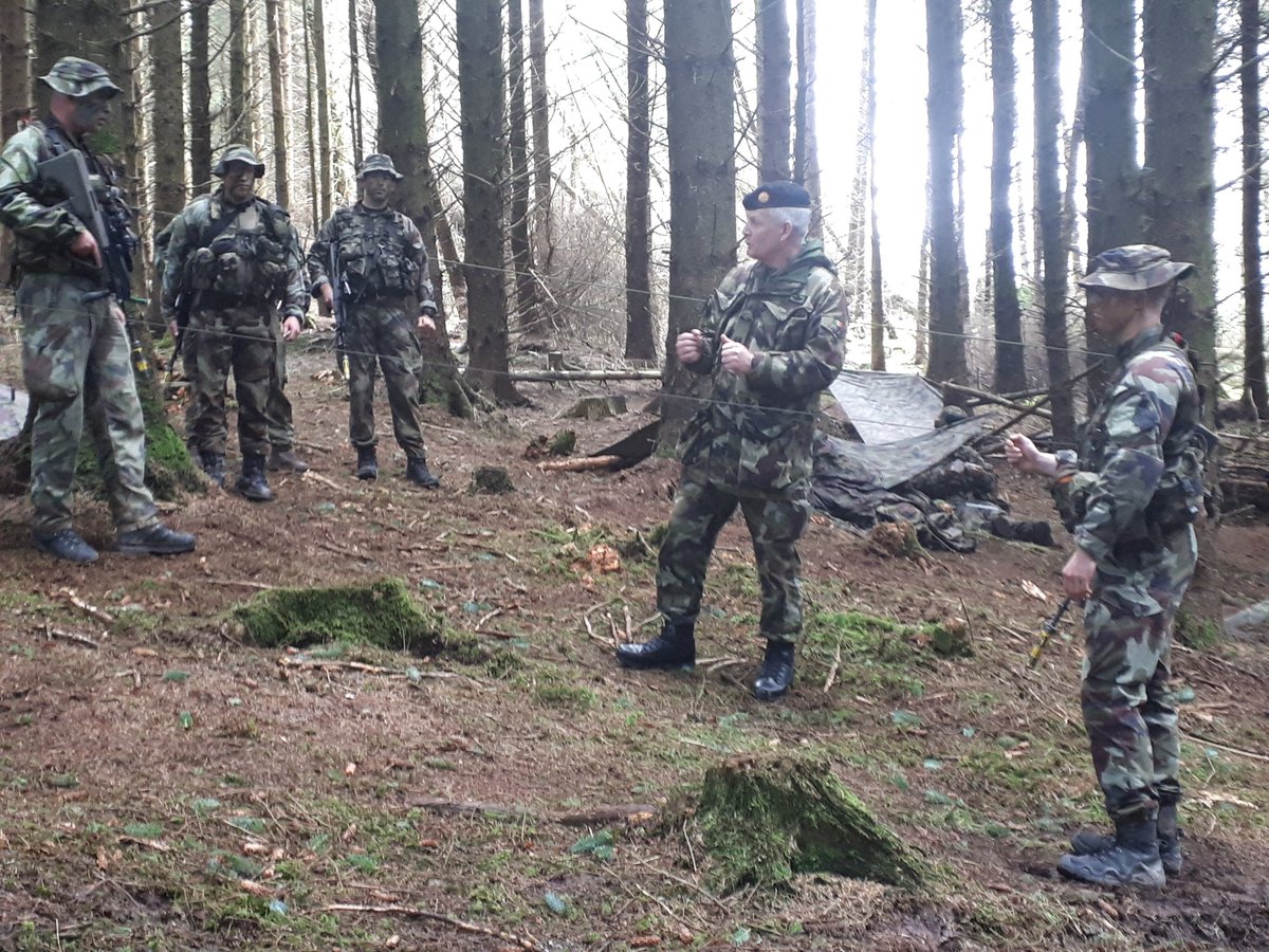 6_Inf_Bn's tweet photo. Over the past week our 2 star trainees have been on tactical exercise. @2BdeGoc visited their forest base camp.  Troops exercised in water insertion, long range patrols, recce and offensive ops. These are basic Infantry skills, The Combat Arm of every Force #strengthenthenation https://t.co/tZOwKObr9v