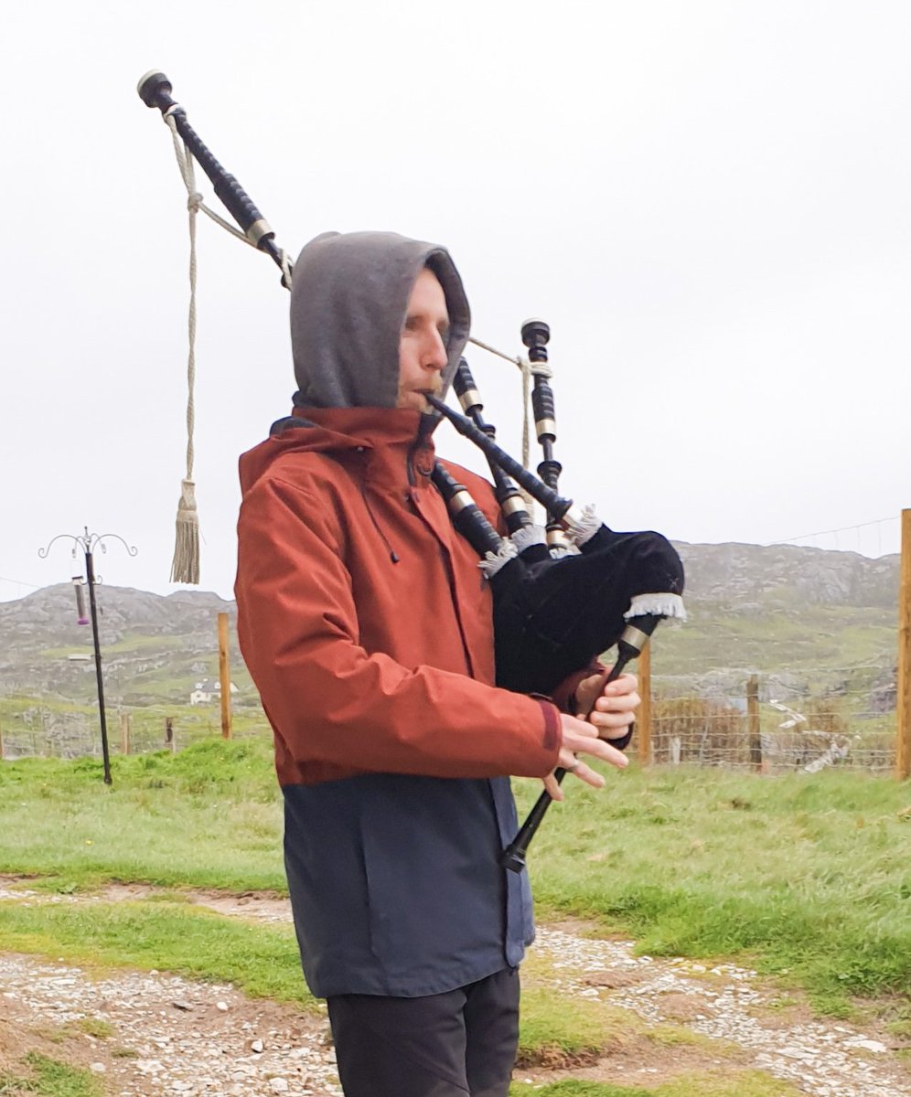 ShakeTheTreeDP's tweet photo. On 2nd April at 8pm, my son joined with many others to #pipeupforkeyworkers
Since that day he has played every evening at 8pm & we worked out that yesterday was night number 102
Challenging on occasion of course, but well done my #8oclockpiper for sticking with it! https://t.co/EMu7VfZGBK