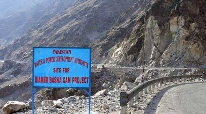 MehranMemon32's tweet photo. Dam is being built despite reservations of international technicians &amp; opposition of Sindh, KPK &amp; South Punjab's people. How can a country build a dam when nearly half of its population is opposing the project for genuine political &amp; economic reasons?

#SindhRejectsBhashaDam https://t.co/Vq38jTIpiP