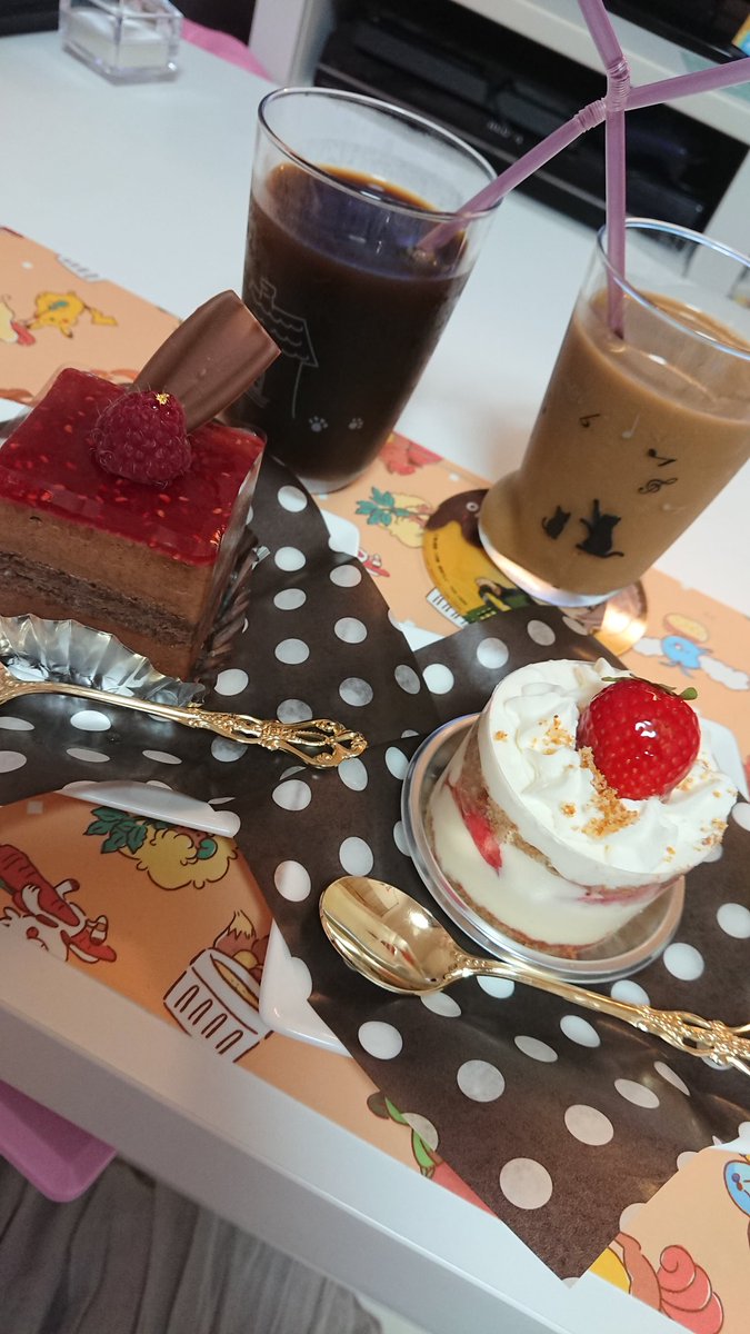 ret0honey's tweet photo. カンピロバクター腸炎でつらかったけど、その間にツイステをダウンロードしたら沼が深すぎてどきどきする(><) https://t.co/0ixA7mp5jx
