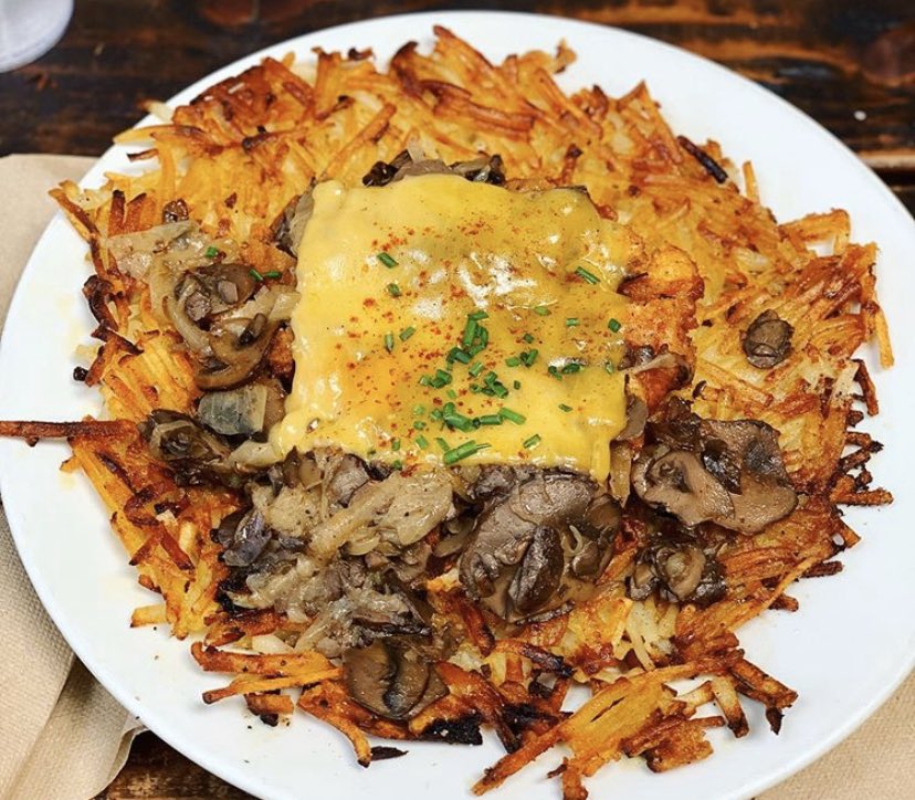 pinest8biscuits's tweet photo. Have the #HashUps? 

Golden hash browns with grilled onions, mushrooms, and melted cheese. Go big &amp; add your choice of chopped country ham, smoked brisket, chopped fried chicken, sausage, or bacon. 

Good call, @bdubsadv! https://t.co/ZRJpcfufni