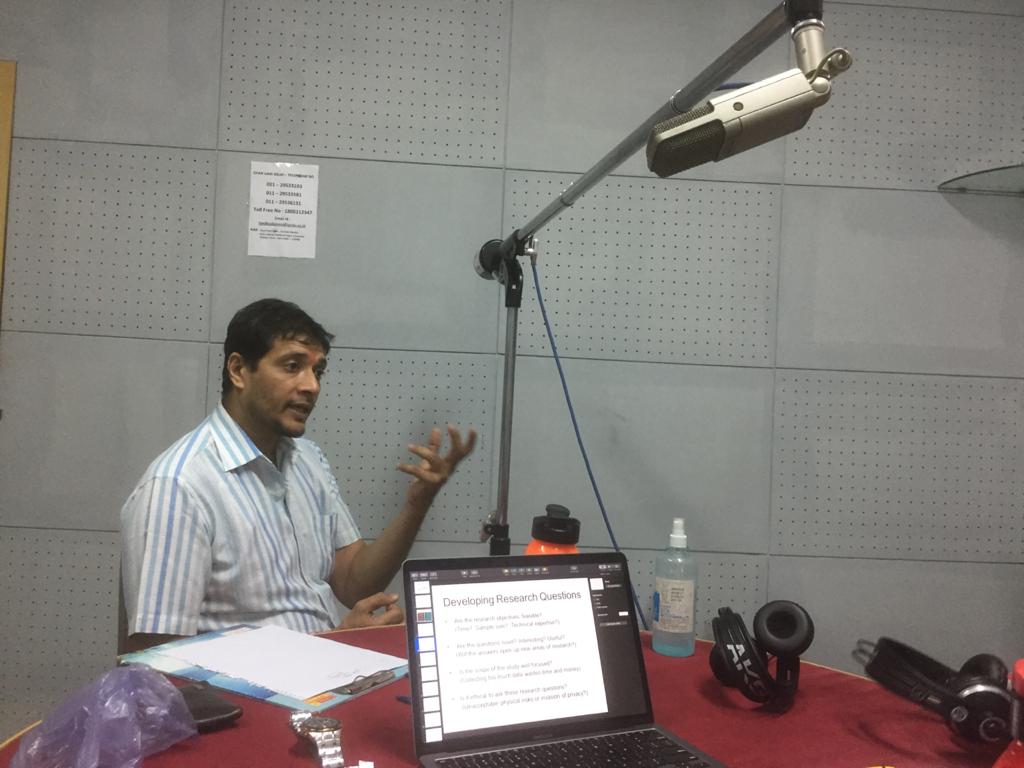 editor_CYBNM's tweet photo. Session on "How to formulate objective for research" 16th July, 2020 at Gyan Vani 105.6 FM radio station, New Delhi https://t.co/HbIl6hpJBW