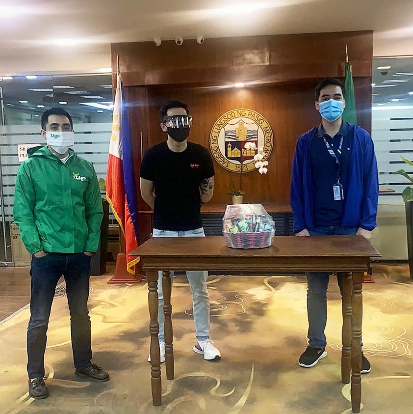 markymarktung's tweet photo. courtesy call to Mayor Vico Sotto. #Ligo #LigoSardines #LigoLove  #WeHealAsOne https://t.co/hJlbRY8c89