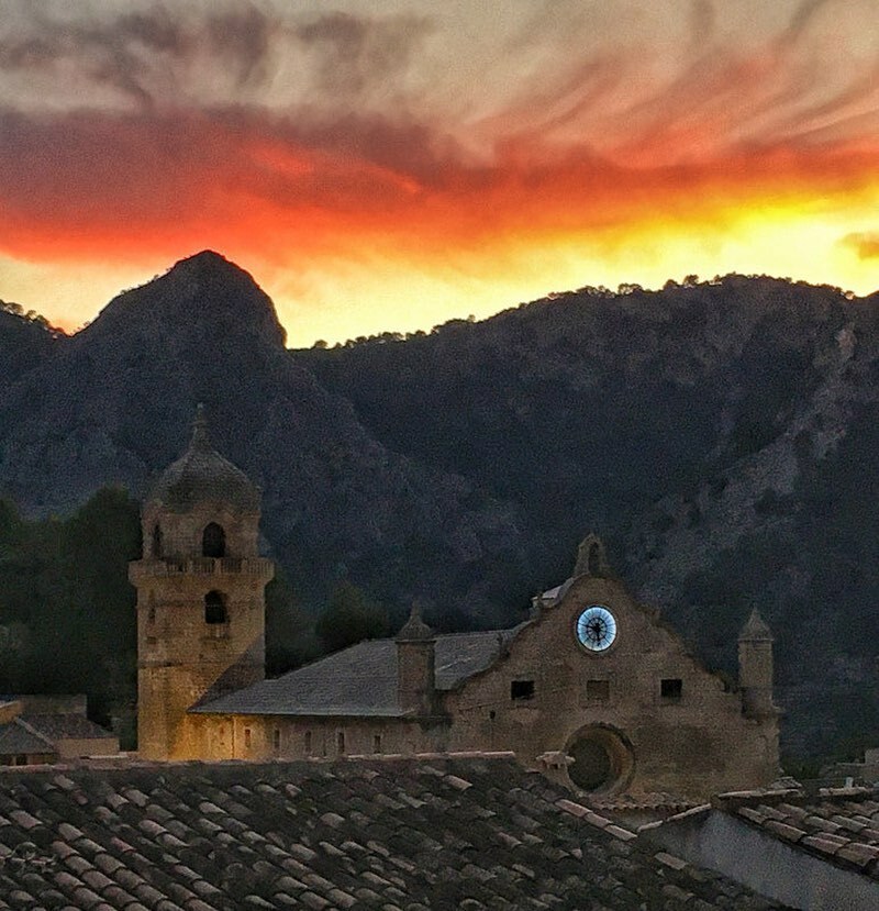 desMallorca's tweet photo. #descobreixmallorca amb @ainetoan https://t.co/S7xsFezoO9 https://t.co/r1WeIaupv0