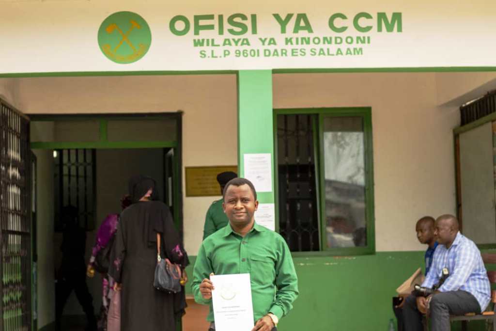 dailynewstz's tweet photo. #TzElections2020 Huruma Peter Mgeyekwa holds CCM Parliamentary nomination forms, seeking endorsement to vie for Kawe legislative seat. https://t.co/7IVEAnYNis