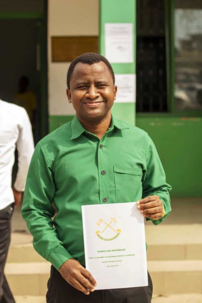 dailynewstz's tweet photo. #TzElections2020 Huruma Peter Mgeyekwa holds CCM Parliamentary nomination forms, seeking endorsement to vie for Kawe legislative seat. https://t.co/7IVEAnYNis