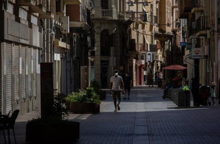 CMDsportMulti's tweet photo. La vuelta a la cita previa por el #confinamiento pone en jaque a las tiendas de Lleida https://t.co/3qic3WaOPL https://t.co/AHuFmMuTb7