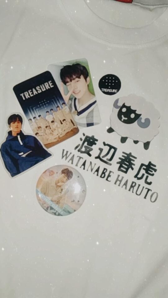harutonism's tweet photo. debut mv nalang kulang makakapagcover na rin ako,, char HAHAHAH thank youuu @seventhsky0421 ang cute ng shirt design, pin, pcs and stickers uwuu 💖💖
#RouFeedbacks https://t.co/bGlpycMNxN