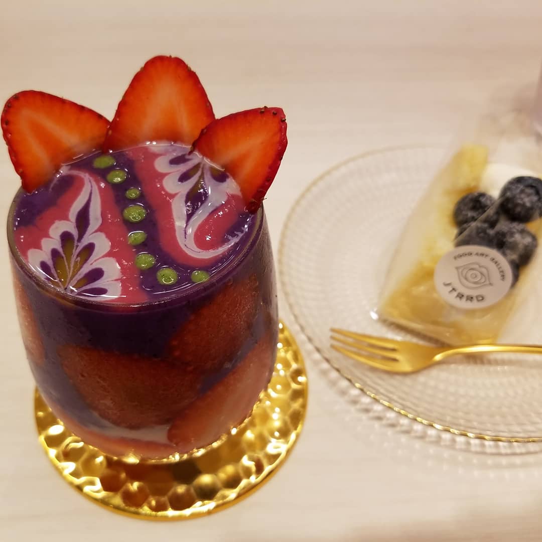 みさちゃん 気になってたアートスムージー インスタ映えだけでなくめっちゃ美味しい 今日はパープル頼んだけど 全色飲みたい ジェイティードカフェ 大丸梅田 アートスムージー フルーツ フルーツサンド T Co jjzplx0f Twitter