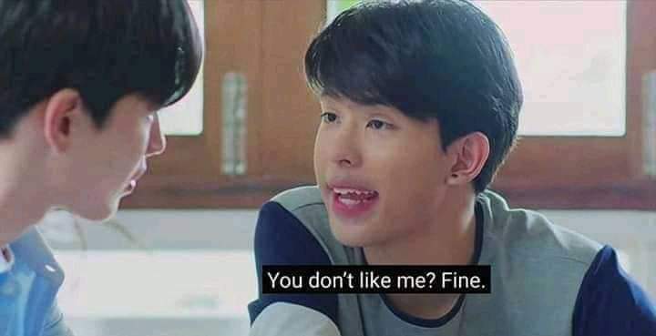 raraaloli's tweet photo. me to my crush who has never realized my existence 🤡 : https://t.co/UdnSEGe4ZI