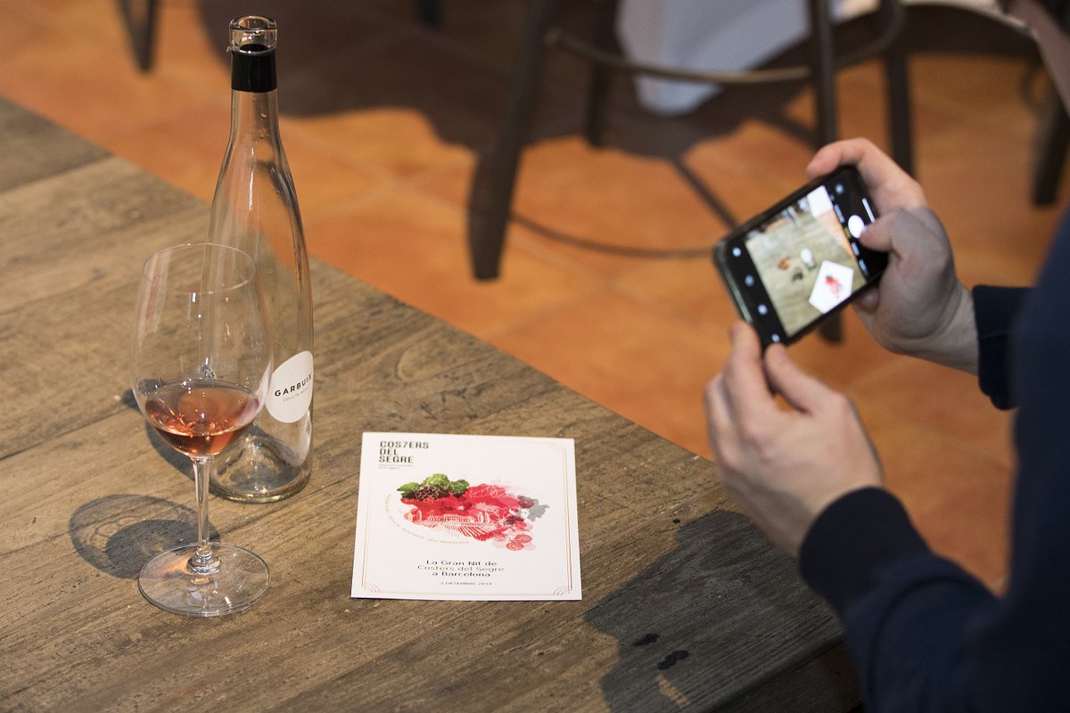 DO_CostersSegre's tweet photo. A punt per captar en una fotografia una explosió viva de fruits vermells? Doncs et resultarà tan fàcil com fer un retrat del rosat #Garbuix. 🍷 #cellerdelmontsec
Col·labora de @gencat i Fons Social Europeu
@aralleida
@turismedelleida
#SomDOCostersDelSegre
#rutadelvidelleida https://t.co/ZAnXBI1OfX