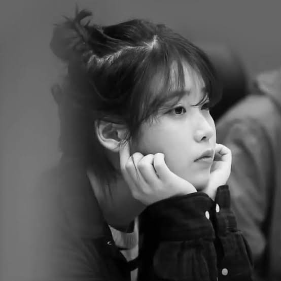 “ #IU really “gets” my lyrics but she’s best when she’s singing her own words which she wrote and composed herself. That’s why I say it’s best to be a singer-songwriter.”Kim Eana