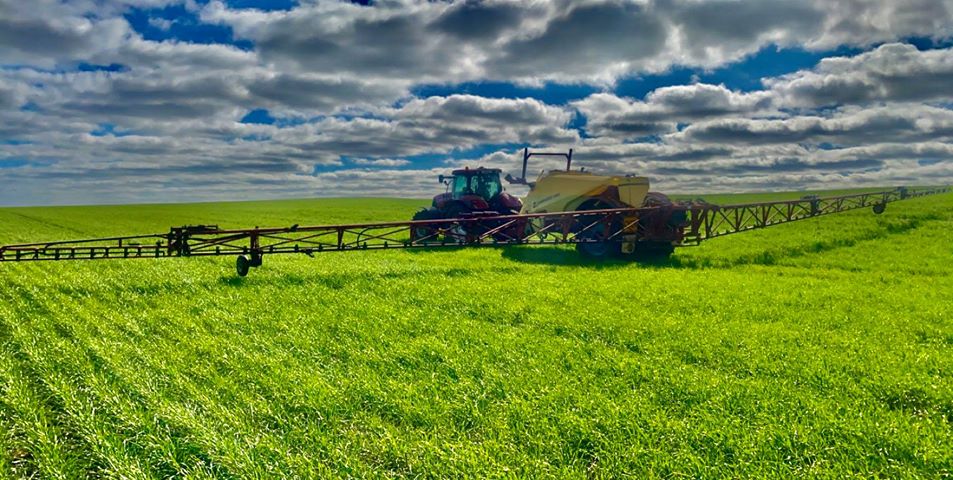 HARDI_Australia's tweet photo. Whatever you do, be sure to do it well. Just like this wing tilt.  😎🤘  (Hardi Wisdom)
 
Photo credit Aaron Clifford, Pinery SA. 

#HardiWorksHere #HardiCommander #Broadacre #OzFarming #AustralianMade #CropProtection https://t.co/379olD1r0q