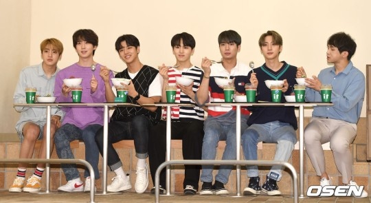 Kstyle_news's tweet photo. 【PHOTO】PENTAGON、ゲリラインタビューの公開録画に参加…爽やかな雰囲気
https://t.co/7v9oLc3ms7
#PENTAGON #PLAYJ https://t.co/FOtAZkGfiZ