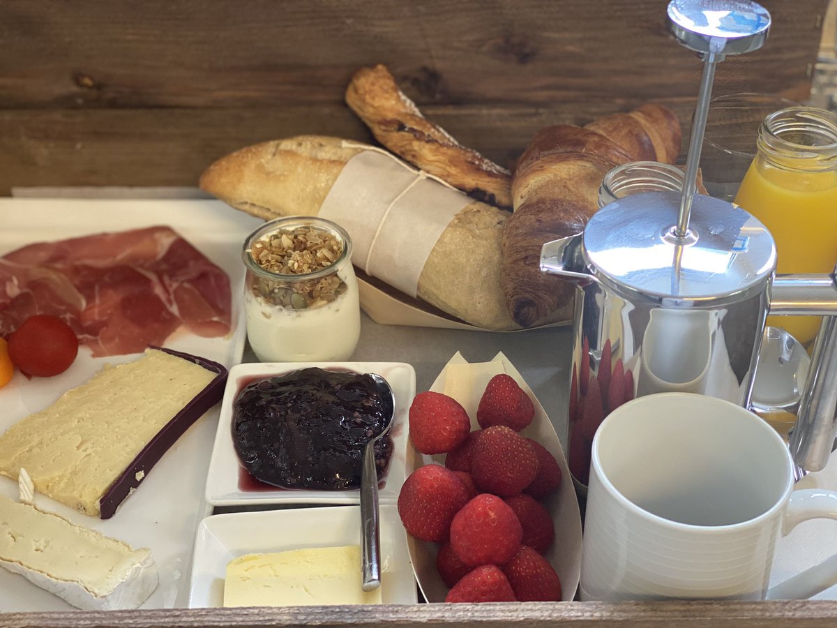 tastebruton's tweet photo. New dawn, new day and new style Somerset produce breakfast tray delivered to our guests this morning #breakfastinbed #Oakhouse #Bruton #weareopen #covidsafe https://t.co/7NxXwuKtCN