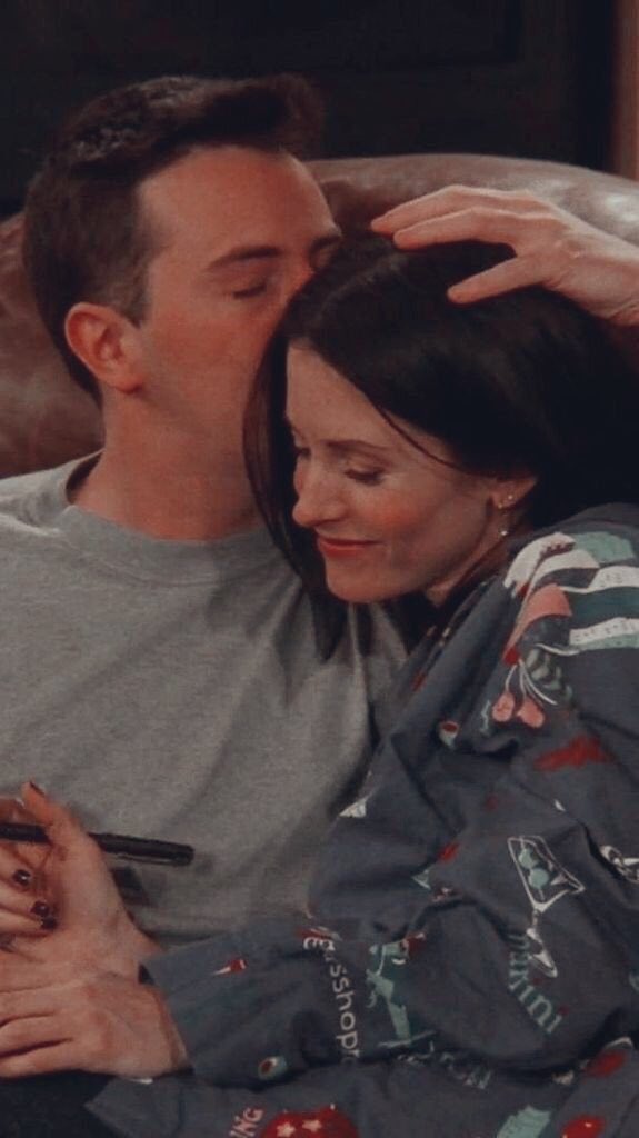 3. Monica and Chandler (FRIENDS)