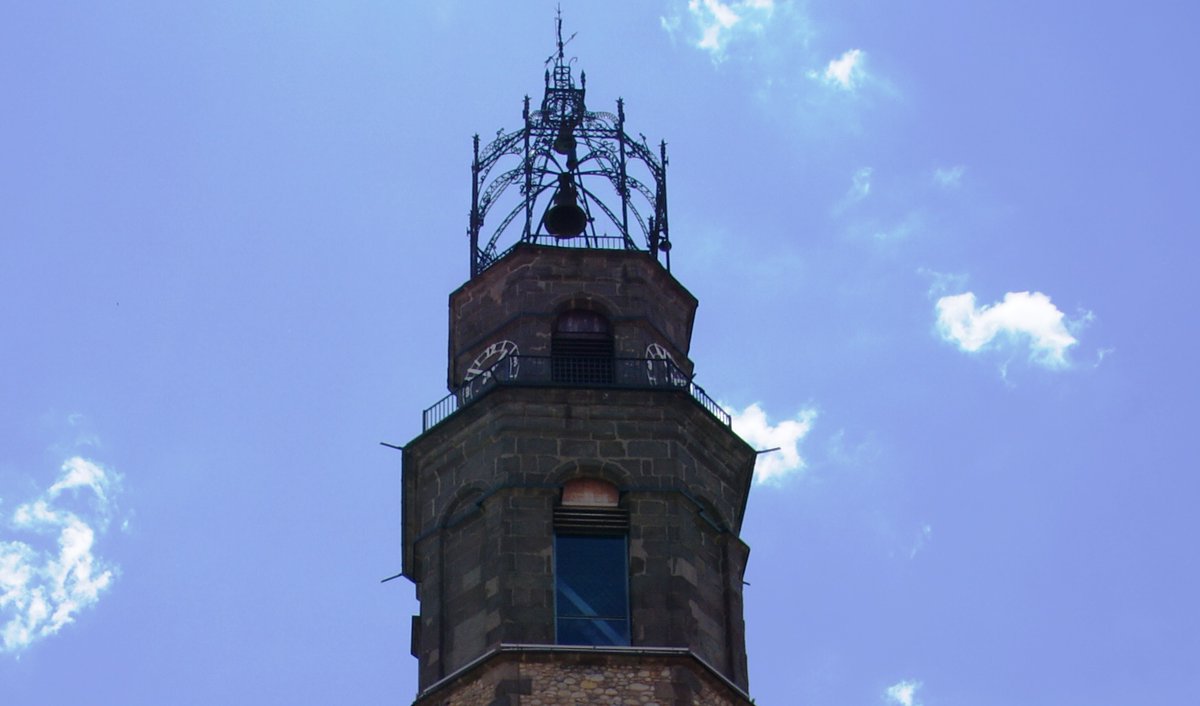 joanarimanyjuv's tweet image. #taldiacomavui del 2000, es fa la benedicció de les noves campanes de Santa Maria de #Manlleu. La més gran s'anomena Assumpta; la segona es diu Gleva; la tercera, Montserrat; i la quarta porta el nom de Pau. @catcrist #dulia #etnografia #devoció #efemèridesreligiositat