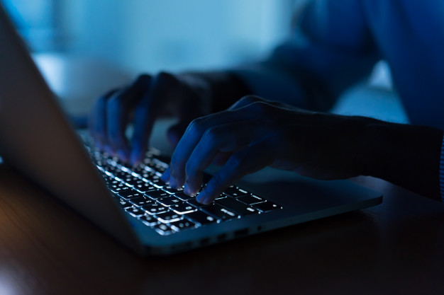 intuity_fr's tweet photo. Loin d’effrayer les hackers, le Covid-19 serait plutôt source d’inspiration. Création de faux sites de vente ou d’emails frauduleux, les hackers multiplient leurs attaques. https://t.co/cKxwIHLTSu https://t.co/EPDhAE80Om