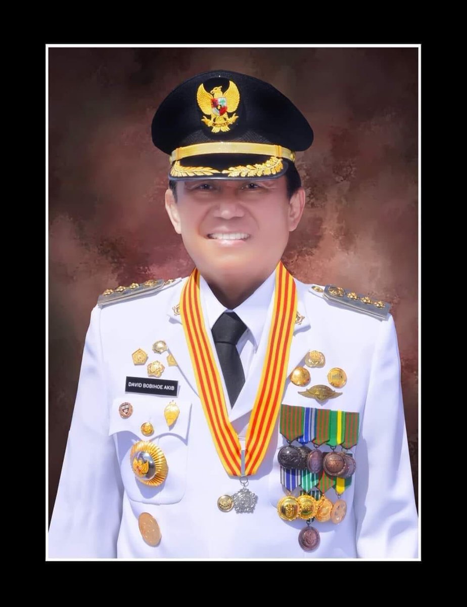 PemdaKabgor's tweet photo. Innalillahi wa inna ilaihi rodjiun.

telah meninggal dunia Bpk. H. DAVID BOBIHOE AKIB, https://t.co/yrmymRxckJ, Bupati Gorontalo periode 2005-2010 dan periode 2010-2015. Putra Terbaik Gorontalo. https://t.co/BcVUaJ3gkq