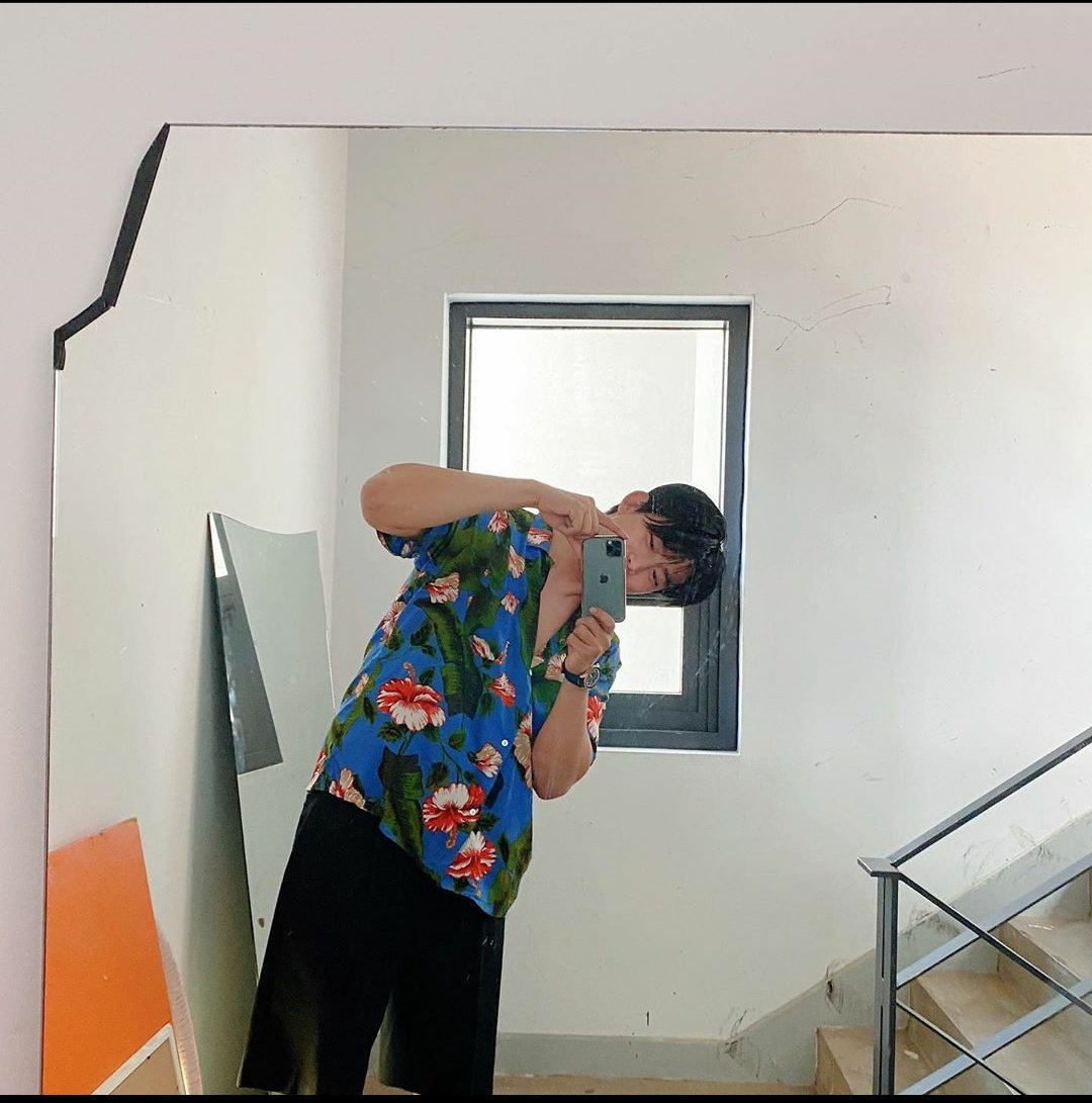 Italia2pm's tweet photo. IG di eyecon_taec
"Selfie challenge allo specchio🤳❣️
#PRTeam #ChiestoEscritto #CosìHaScattatoEloHaMandato #Selfie #😭 #oktaecyeon #Adorabile #Obbediente #CosaSfacciata #🥰 " https://t.co/BXlRtHz6eL