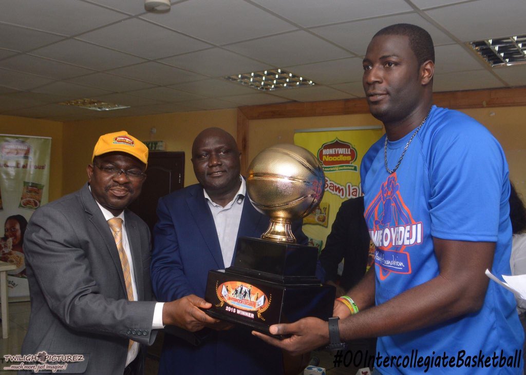 BballNaija's tweet photo. The official trophy of the first edition of the Olumide Oyedeji Intercollegiate Basketball Tournament was unveiled on this day in 2015. 

Time does fly. Big ups @olumideoyedeji1 

#ThrowbackThursday #IntercollegiateBasketball https://t.co/GUTaGfl9fM