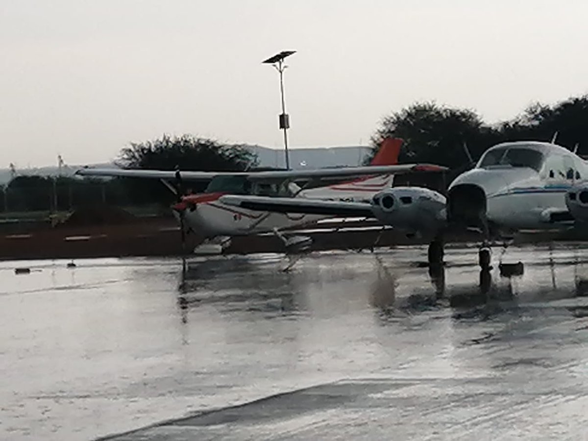 flyAPM's tweet photo. #ICYMI hace unos momentos en #Querétaro #QET #MMQT @AIQ_MX
MMQT 160021Z 11032G54KT 0SM TSRAGR BKN010 OVC020CB 15/14 A3022 RMK 8/3//
#flyAPM #avgeek https://t.co/SxUBFXIIAT