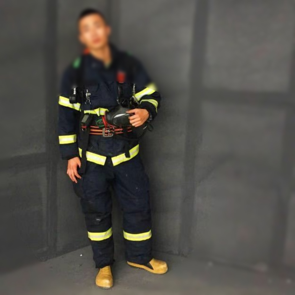 laserjet_fire's tweet photo. 每天累的和狗一样，不得不像生活低头……突然就不想努力了！就这样吧！ https://t.co/C6zmdUfpHn