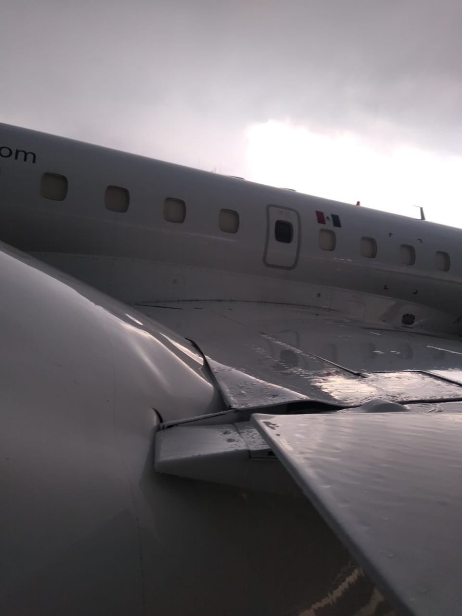 flyAPM's tweet photo. Fuertes daños a aviones de @vuelaTAR.
#ICYMI hace unos momentos en #Querétaro #QET #MMQT @AIQ_MX
MMQT 160021Z 11032G54KT 0SM TSRAGR BKN010 OVC020CB 15/14 A3022 RMK 8/3//
#flyAPM #avgeek https://t.co/bEiIu1eYTJ