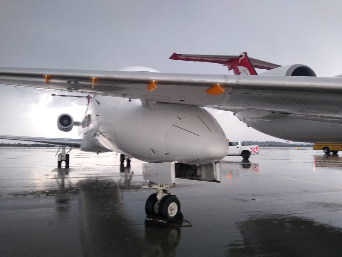 flyAPM's tweet photo. Fuertes daños a aviones de @vuelaTAR.
#ICYMI hace unos momentos en #Querétaro #QET #MMQT @AIQ_MX
MMQT 160021Z 11032G54KT 0SM TSRAGR BKN010 OVC020CB 15/14 A3022 RMK 8/3//
#flyAPM #avgeek https://t.co/bEiIu1eYTJ