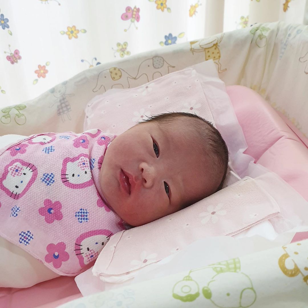 KILLERQUEENBYUL's tweet photo. apresento vocês minha alien fofinha, go naeun 🥺 https://t.co/WVxp9QQUGf