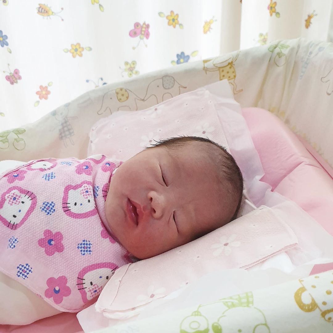 KILLERQUEENBYUL's tweet photo. apresento vocês minha alien fofinha, go naeun 🥺 https://t.co/WVxp9QQUGf