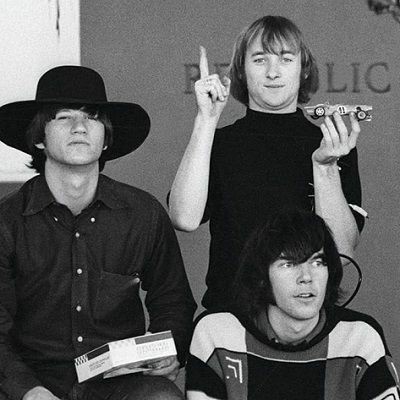 buffalo springfield(google is only giving me the prominent members im sure there are more but) members: stephen stills, neil young and richie furay