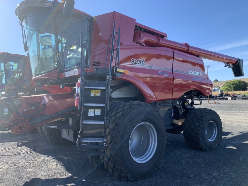VantagePNW's tweet photo. Got a couple nice combines ready for harvest auto steer along with all calibrations.  #caseih 50 series combine, amazing new hydrostatic power!!! #centerpointrtx, #caseih https://t.co/YzrDadLaVf