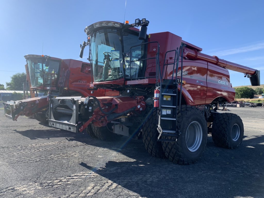 VantagePNW's tweet photo. Got a couple nice combines ready for harvest auto steer along with all calibrations.  #caseih 50 series combine, amazing new hydrostatic power!!! #centerpointrtx, #caseih https://t.co/YzrDadLaVf