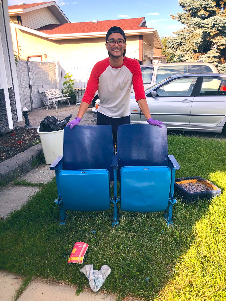jamey_lo's tweet photo. Almost a year later, I finally got around to cleaning my #EdmontonColiseum seats 🏟🏒🤮.
Also found a #JehovahsWitnesses’ pamphlet buried in the seats from their International Convention held in #yeg in 1978! https://t.co/7VDnq0P3d3