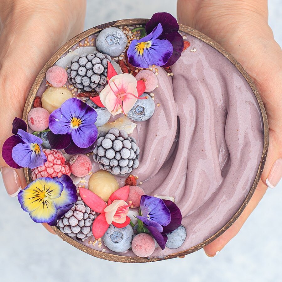 SusproFoods's tweet photo. All colors I use those are natural superfoods, full of wholesome goodness🙌🙌 this is not only about that shades but especially about health benefits💜💜💜 here Black Goji Berries!
Full recipe: https://t.co/o274eLT1ym
#suspro #susprofoods #veganfood #smoothie #vegansnack https://t.co/QDUpM5YK2K