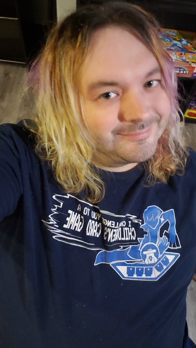 About to go live webcamming! Watch me dance and fuck my ass! https://t.co/tFNAiQenNy https://t.co/za