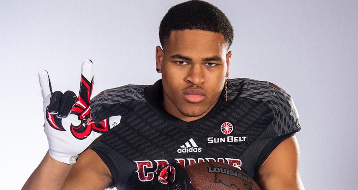 UL247Sports's tweet photo. #RaginCajuns pick up a massive commitment in Carencro RB Kendrell Williams (@Kendrell777), who rushed for nearly 2,000 yards as a junior and is a three-spot star.

Story: https://t.co/5EwxW0iAMu https://t.co/Fj8WJzEw5q