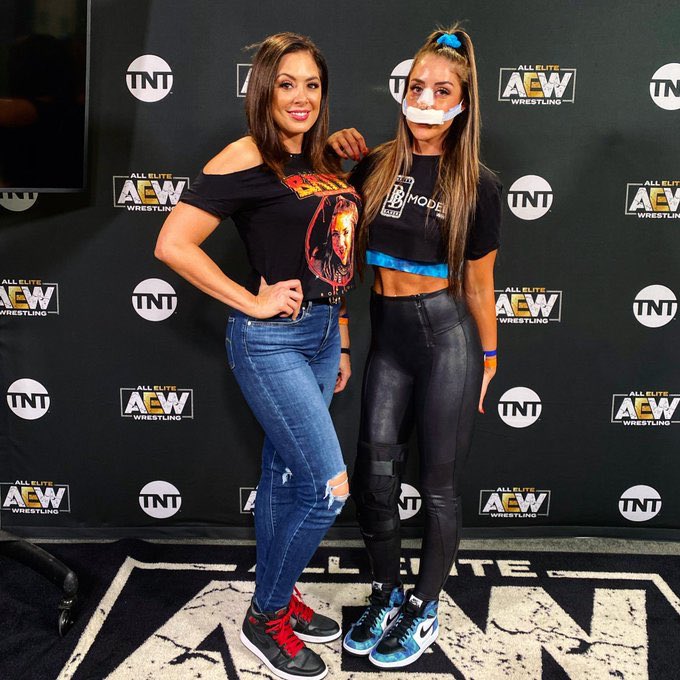 OnRoleCall's tweet photo. Just your two favorite verified and not suspended gals here! Enjoying the night being verified... and not suspended... @TrulyARebel #VERIFIED #NotSuspended #RoleModels https://t.co/xm9hweZyFZ